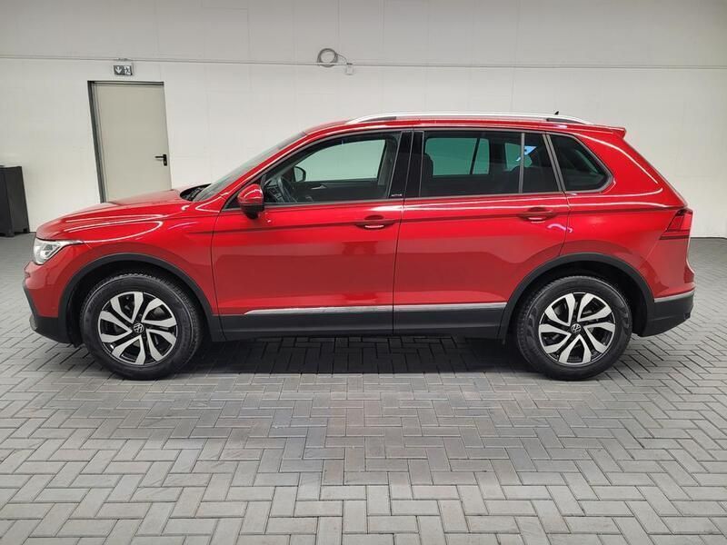 Gebraucht VW Tiguan Active 150 PS (110 kW) 2022 Rot (kings red metallic) SUV