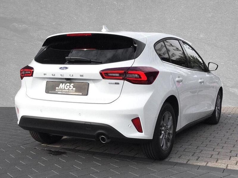 Gebraucht Ford Focus Titanium 125 PS (91 kW) 2023 Frozen white Limousine