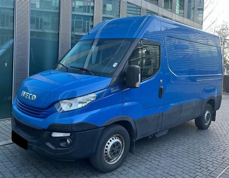 Blau Gebraucht 2018 Iveco Daily Van / Kleinbus | 10.999 € - Bild 1/4