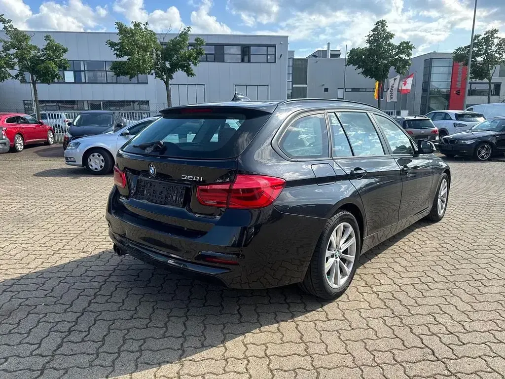 Gebraucht BMW 320 Advantage 184 PS (135 kW) 2018 Schwarz Limousine