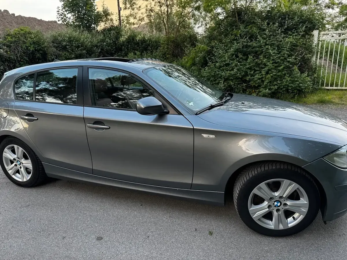 Gebraucht BMW 120 177 PS (130 kW) 2010 Grau Kleinwagen