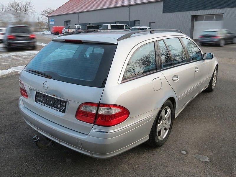 Gebraucht Mercedes E220 150 PS (110 kW) 2003 Silber Kombi