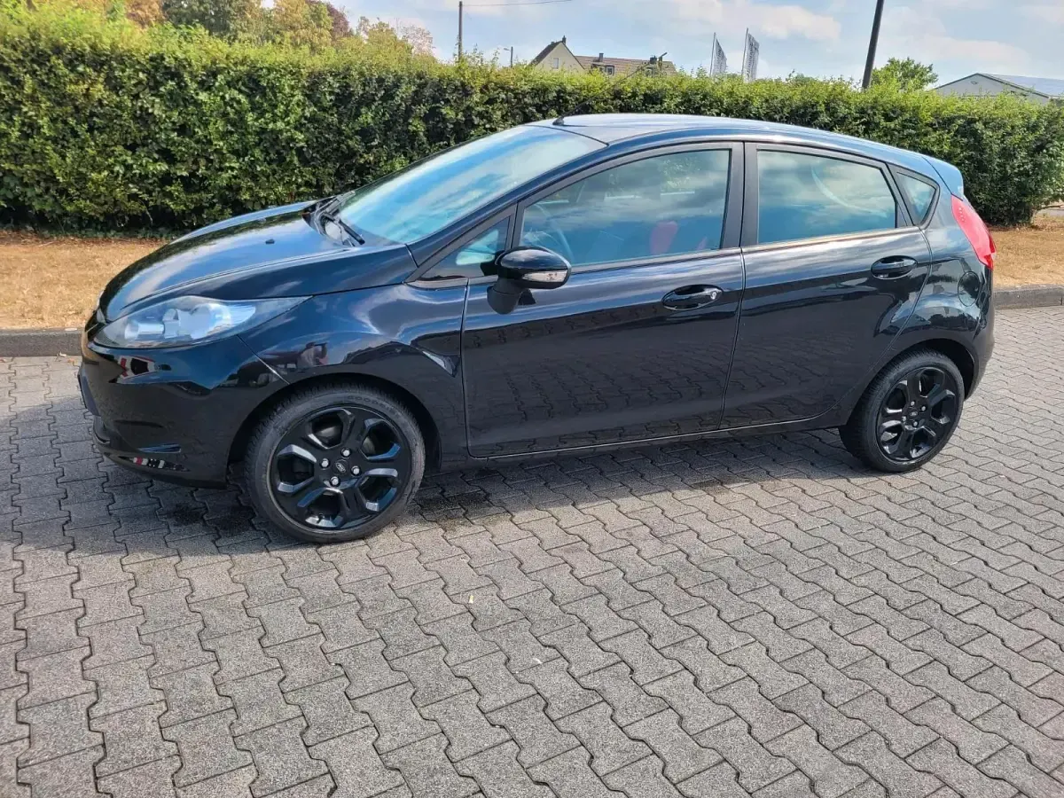 Gebraucht Ford Fiesta Titanium 82 PS (60 kW) 2011 Schwarz Kleinwagen