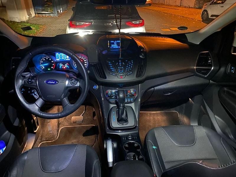 Gebraucht Ford Kuga Titanium 182 PS (133 kW) 2013 Weiß SUV