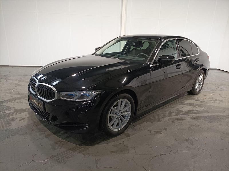 Gebraucht BMW 330 Sport Line 286 PS (210 kW) 2023 Schwarz Limousine