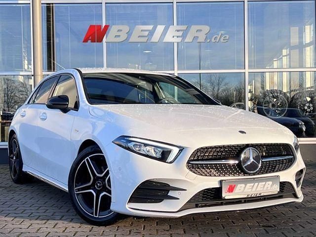 Polarweiss Gebraucht 2022 Mercedes A180 AMG Limousine | 26.990 € (Guter Preis) - Bild 1/4