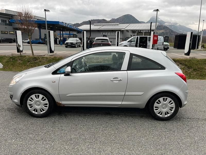 Second-hand Opel Corsa 59 CP (43 kW) 2007 Gri Hatchback