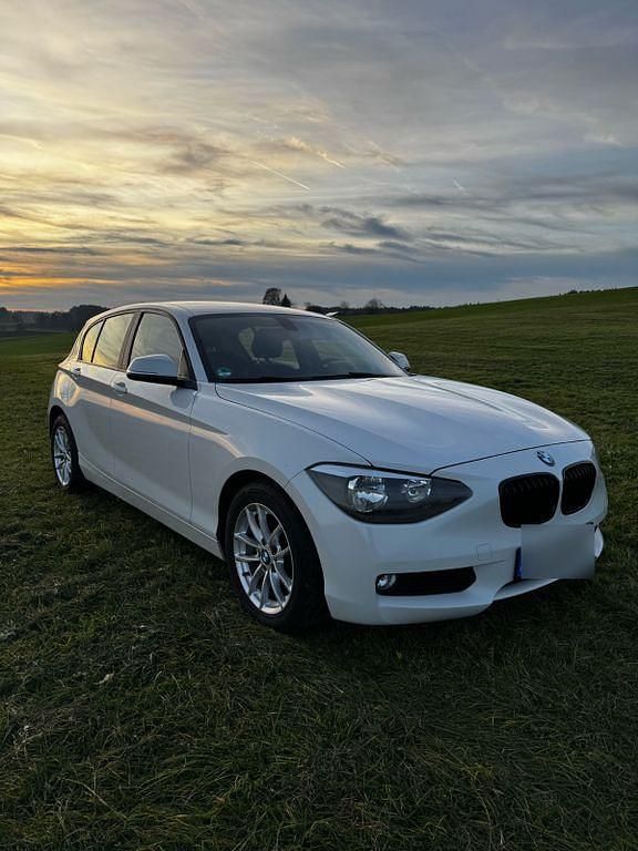 Weiß Gebraucht 2012 BMW 116 Kleinwagen | 6.500 € (Fairer Preis) - Bild 1/4