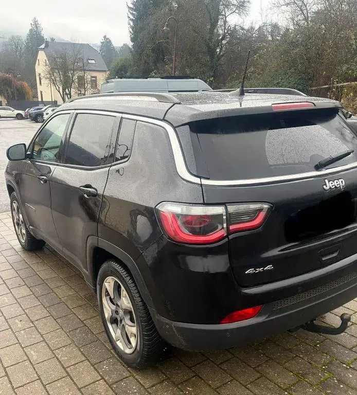 Gebraucht Jeep Compass Limited 140 PS (102 kW) 2018 Schwarz SUV