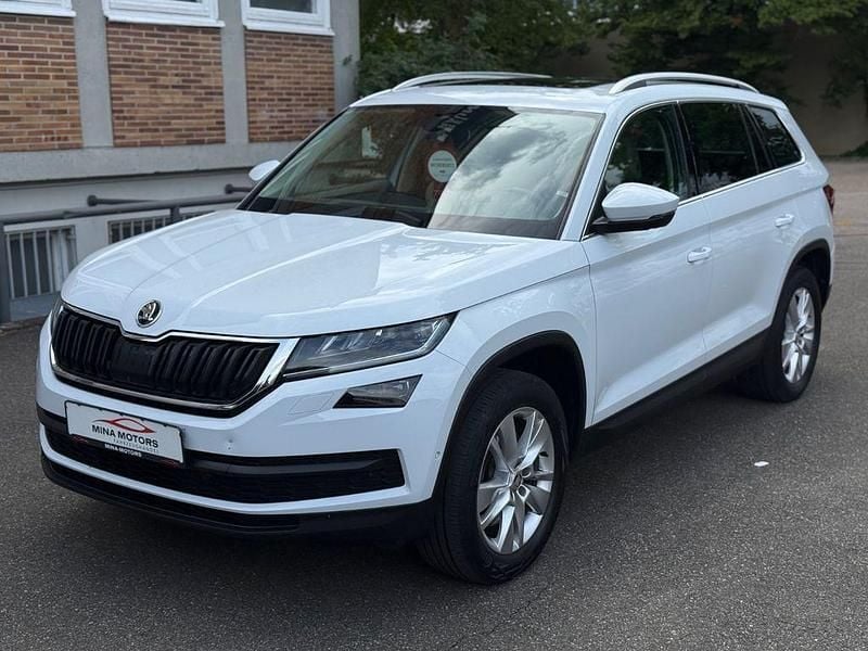 Bila moon/moon white Gebraucht 2019 Skoda Kodiaq Style SUV | 22.499 € (Fairer Preis) - Bild 1/4