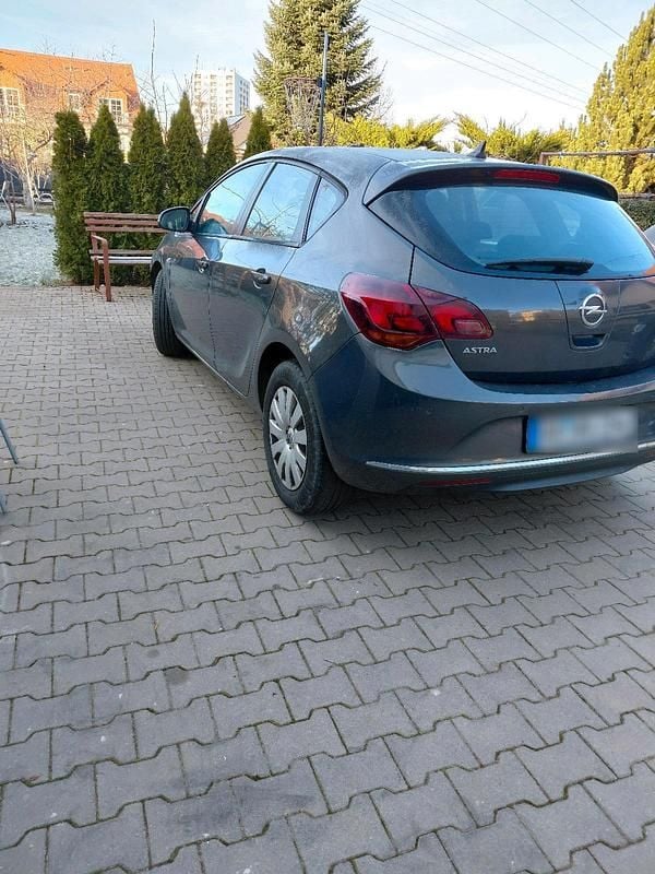 Gebraucht Opel Astra 110 PS (80 kW) 2015 Braun Limousine
