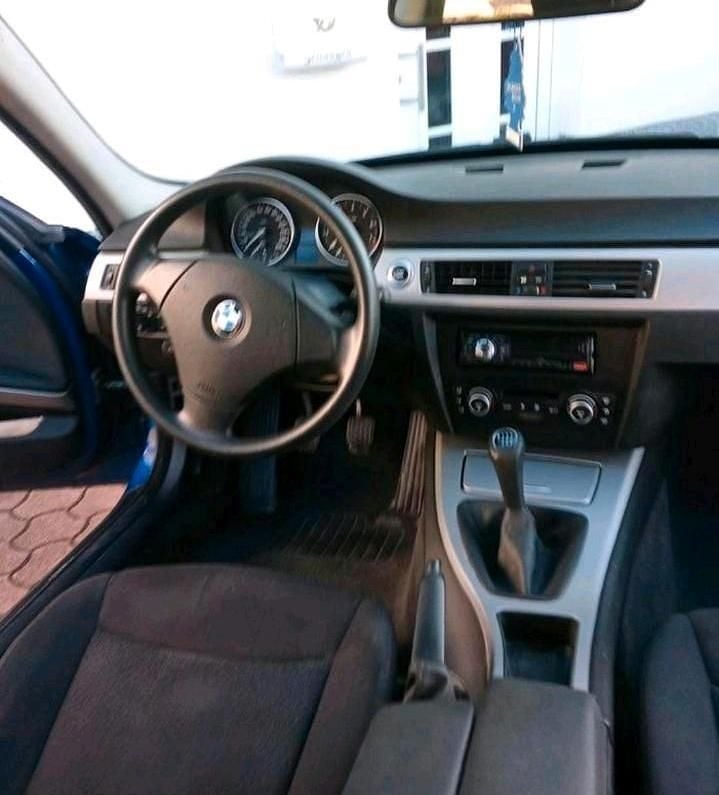 Gebraucht BMW 325 218 PS (160 kW) 2008 Blau Limousine