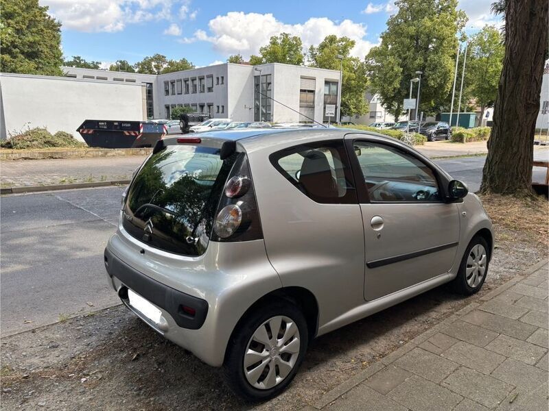 Silber Gebraucht 2011 Citroën C1 Style Kleinwagen | 1.990 € (Guter Preis) - Bild 1/4
