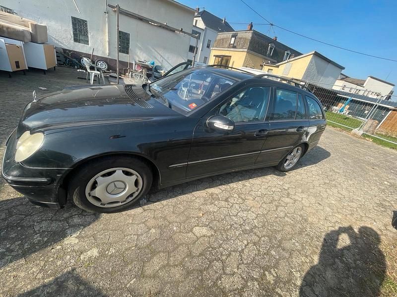 Gebraucht Mercedes 220 Avantgarde 150 PS (110 kW) 2004 Schwarz Kombi