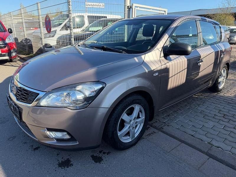 Gebraucht Kia Ceed 109 PS (80 kW) 2011 Beige Kleinwagen