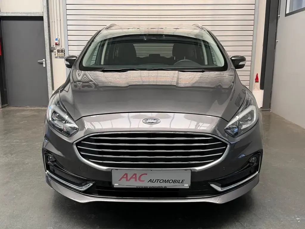 Gebraucht Ford S-MAX Titanium 190 PS (139 kW) 2023 Grau Van / Kleinbus
