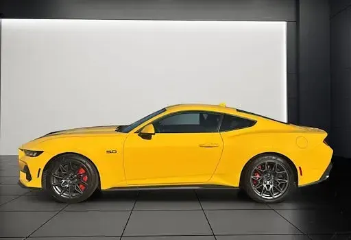 Neu Ford Mustang GT Fastback 446 PS (328 kW) 2025 Gelb Coupé