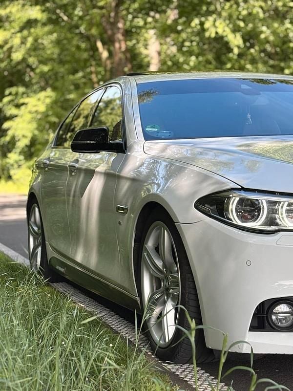 Weiß Gebraucht 2014 BMW 530 Limousine | 21.000 € - Bild 1/4