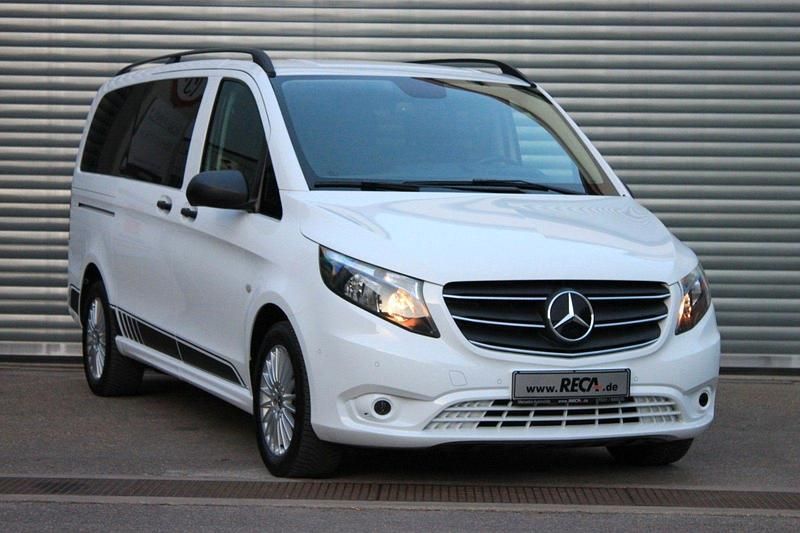 Weiß Gebraucht 2022 Mercedes Vito Edition Van / Kleinbus | 40.750 € (Teuer) - Bild 1/4