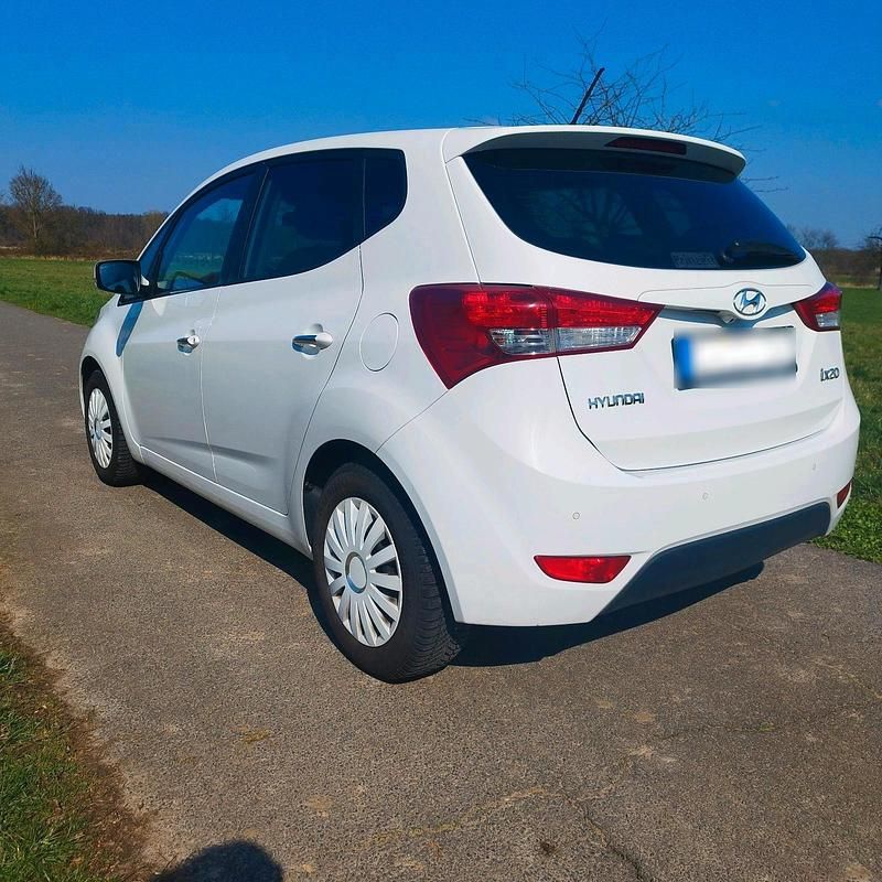 Gebraucht Hyundai ix20 Edition 125 PS (91 kW) 2015 Weiß Kleinwagen