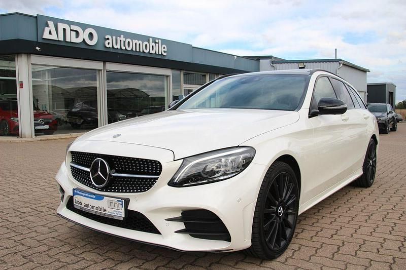 Weiß Gebraucht 2018 Mercedes C220 AMG line Limousine | 29.900 € (Teuer) - Bild 1/4