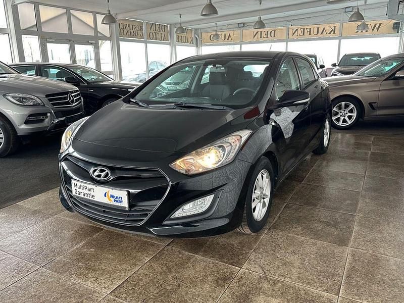 Gebraucht Hyundai i30 Trend 135 PS (99 kW) 2012 Schwarz Limousine