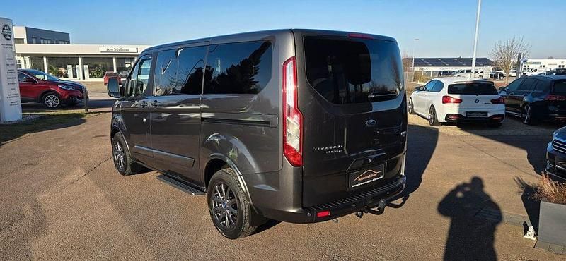 Gebraucht Ford Tourneo 185 PS (136 kW) 2021 Grau Kombi