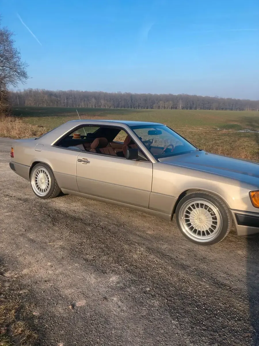Gebraucht Mercedes 230 136 PS (100 kW) 1987 Coupé
