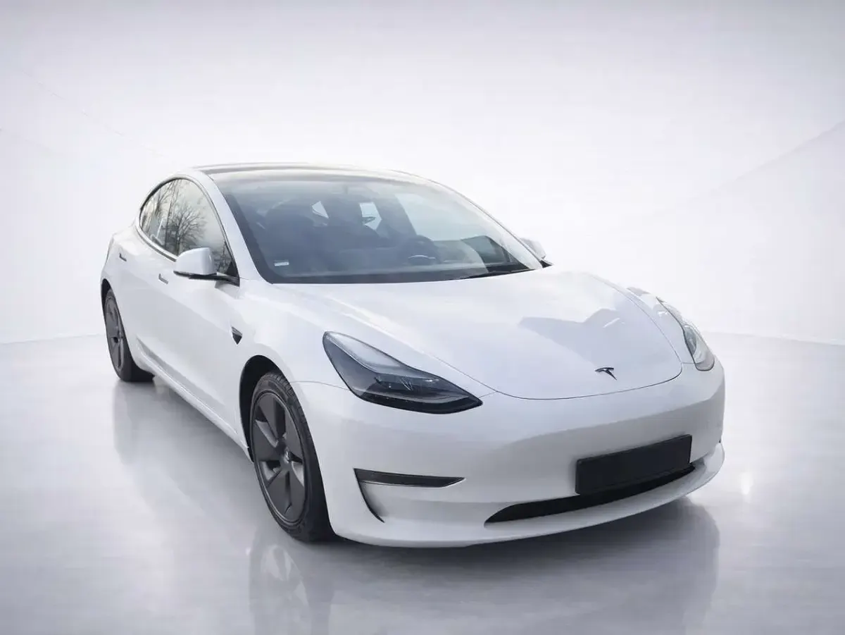 Käytetty Tesla Model 3 366 kW (498 HP) 2022 Valkoinen Sedan