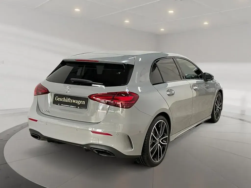 Gebraucht Mercedes A200 163 PS (119 kW) 2026 Grau manufaktur alpingrau unilack Limousine