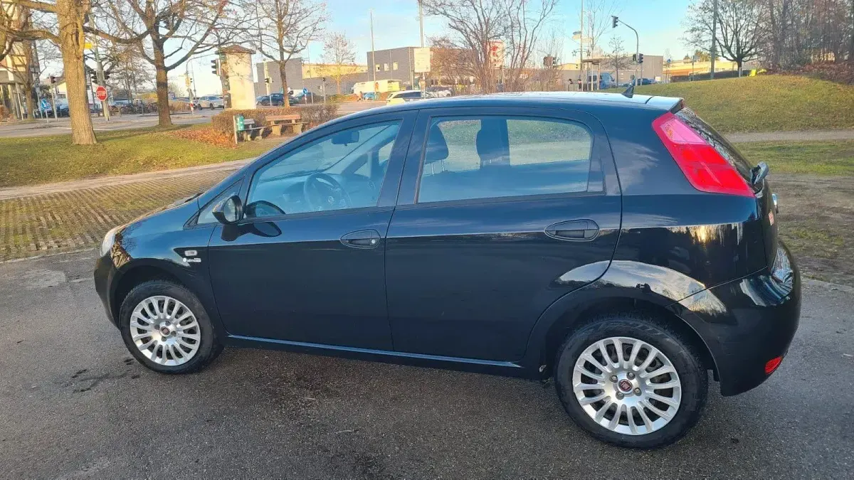 Gebraucht Fiat Punto 77 PS (56 kW) 2016 Schwarz Kleinwagen