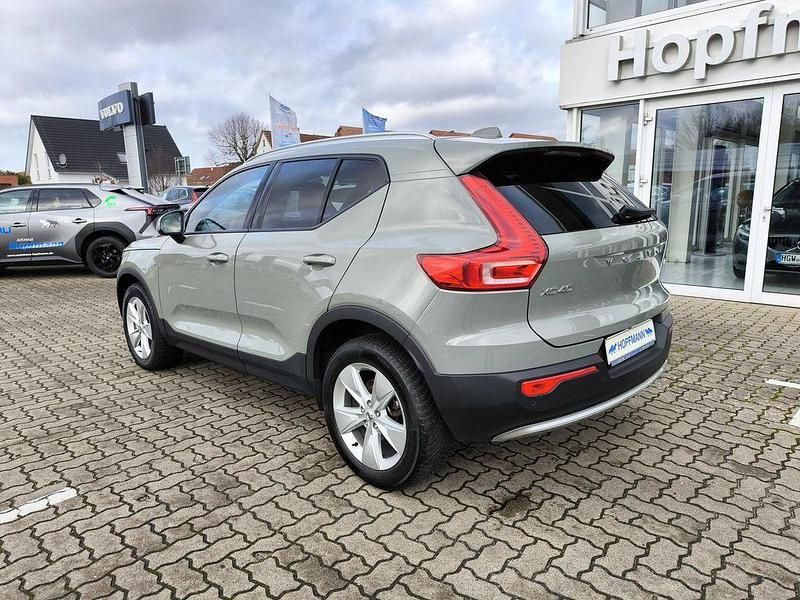 Gebraucht Volvo XC40 163 PS (119 kW) 2022 Sage green / metallic SUV