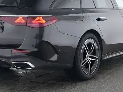 Używany Mercedes E220 AMG 197 KM (144 kW) 2025 Czarny Kombi