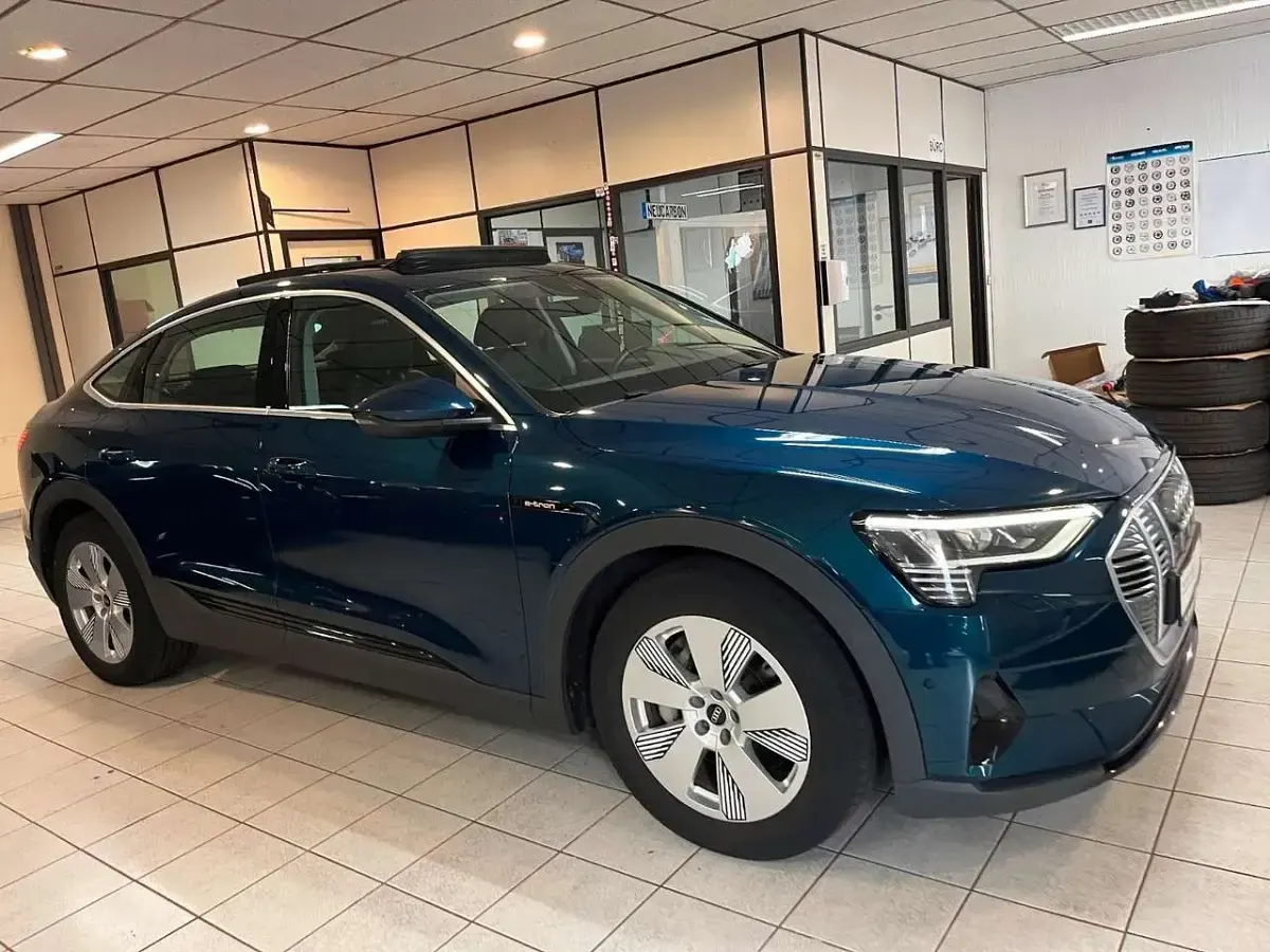 Gebraucht Audi e-tron Sportback Sport 300 kW (408 PS) 2021 Blau SUV