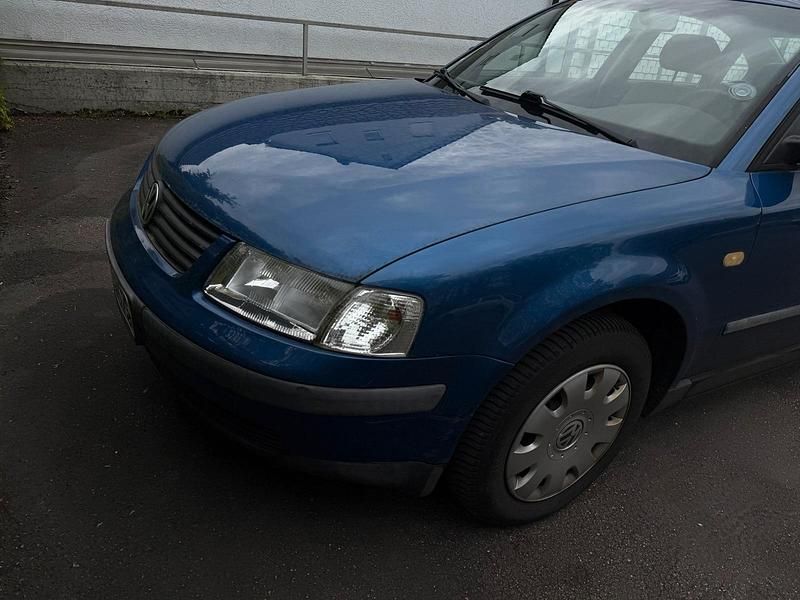 Second-hand VW Passat 101 CP (74 kW) 1999 Albastru Berlinǎ