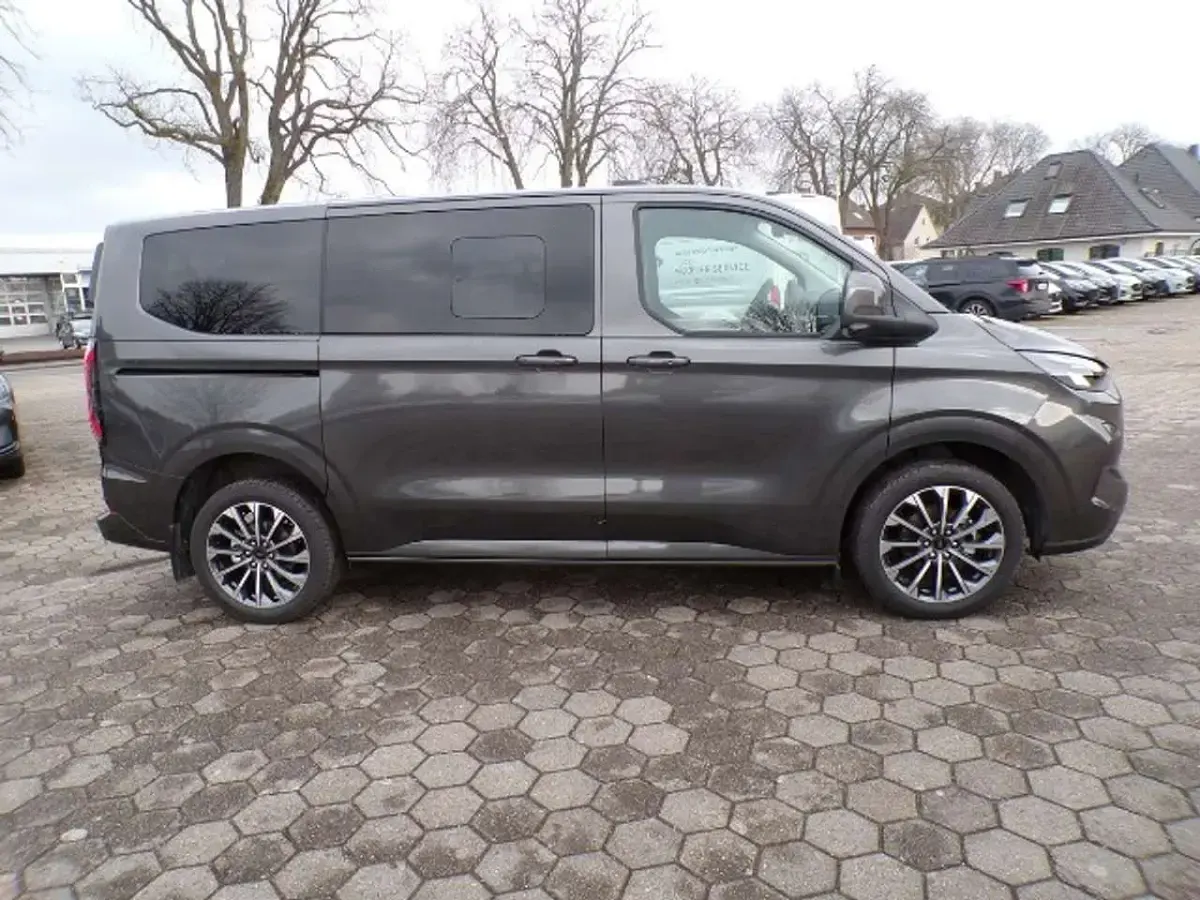 Neu Ford Tourneo Titanium X 170 PS (125 kW) 2026 Schwarz Van / Kleinbus
