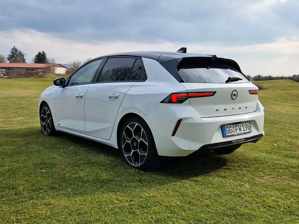 Usata Opel Astra Ultimate 131 CV (96 kW) 2022 Bianco Utilitaria