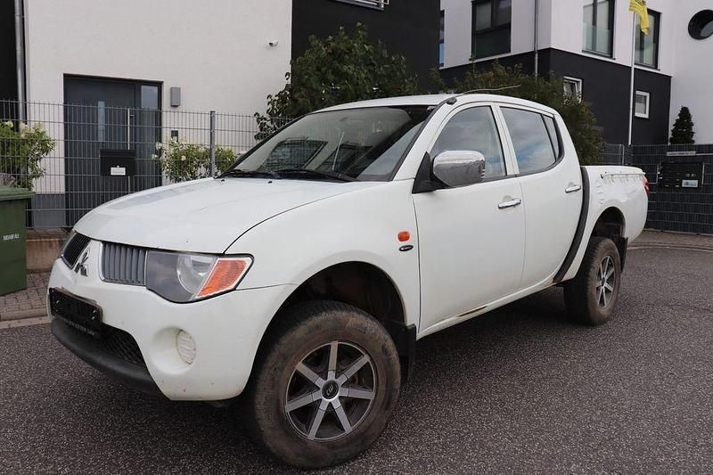 Weiß Gebraucht 2010 Mitsubishi L200 Invite Abholung | 6.990 € (Guter Preis) - Bild 1/4