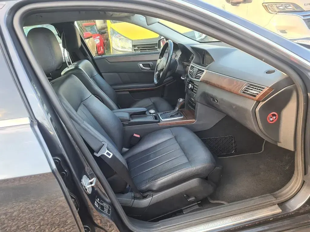 Gebraucht Mercedes E250 Elegance 204 PS (150 kW) 2010 Grau Kombi