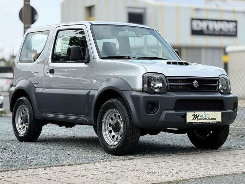 Silber Gebraucht 2014 Suzuki Jimny Comfort SUV | 15.840 € (Etwas zu teuer) - Bild 1/4