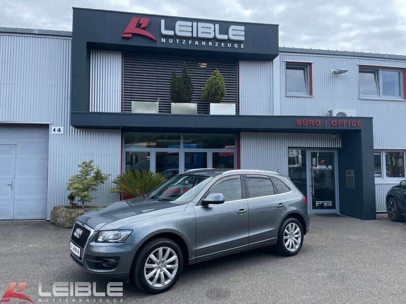 Grau Gebraucht 2012 Audi Q5 Comfort SUV | 9.900 € (Guter Preis) - Bild 1/4