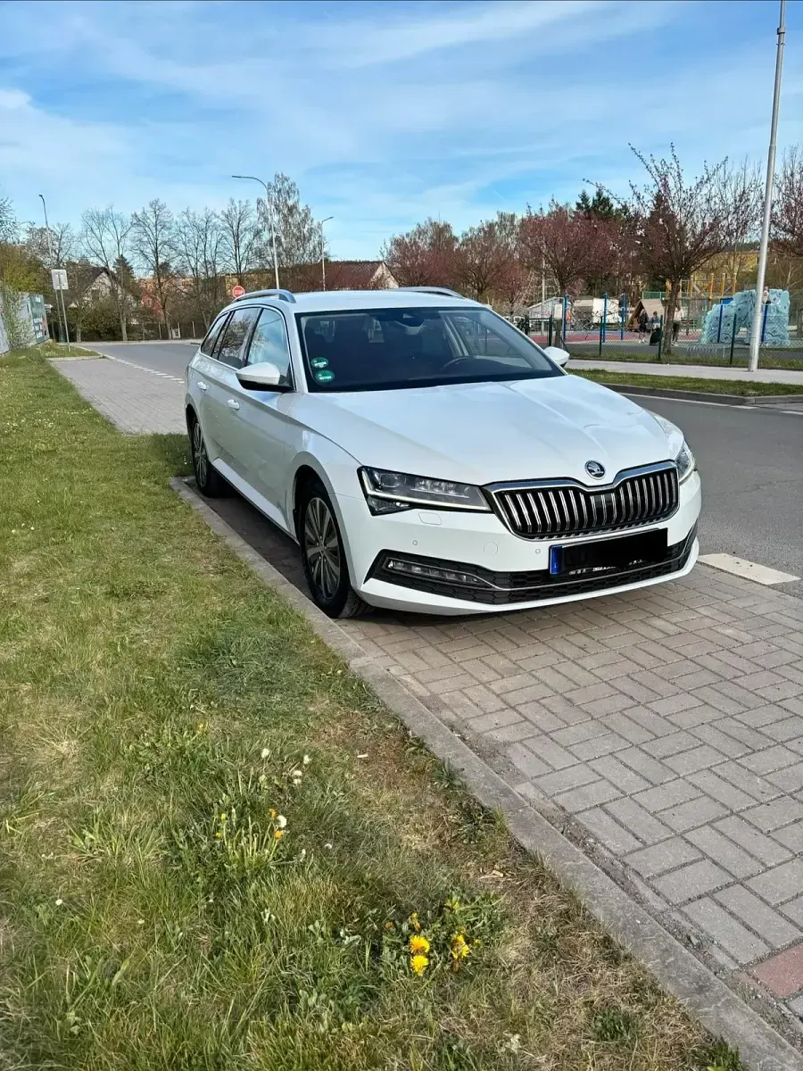 Gebraucht Skoda Superb Style 140 PS (102 kW) 2022 Weiß Kombi