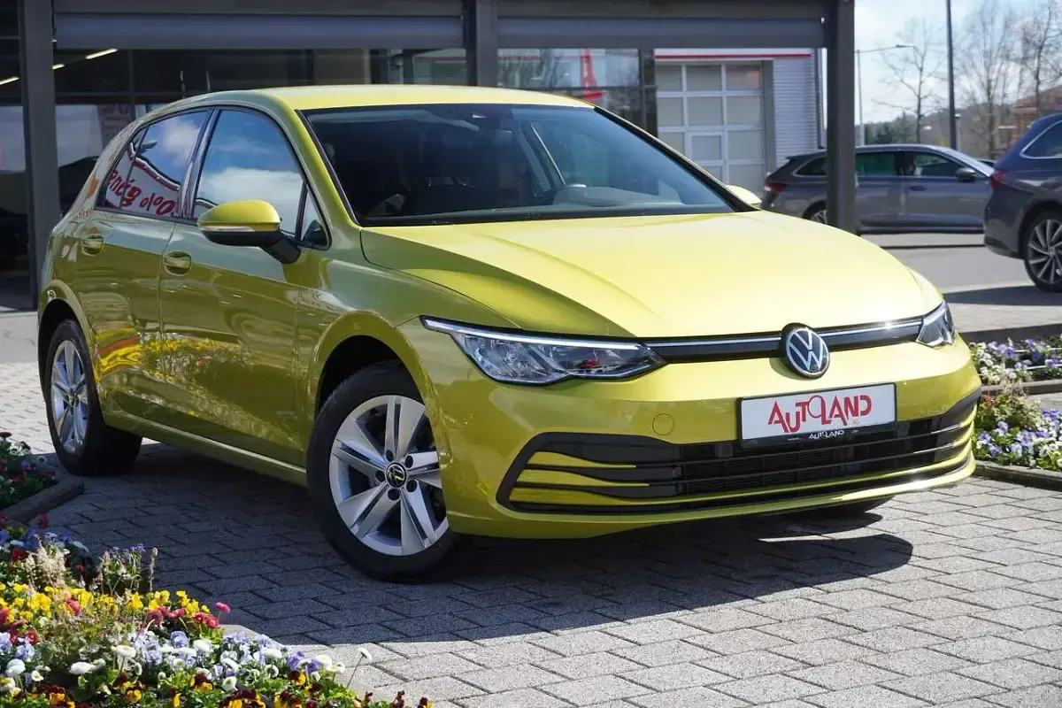 Gebraucht VW Golf VIII 150 PS (110 kW) 2020 Limonengelb Limousine