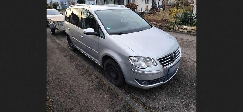 Grau Gebraucht 2009 VW Touran Highline Van / Kleinbus | 2.399 € (Superpreis) - Bild 1/4