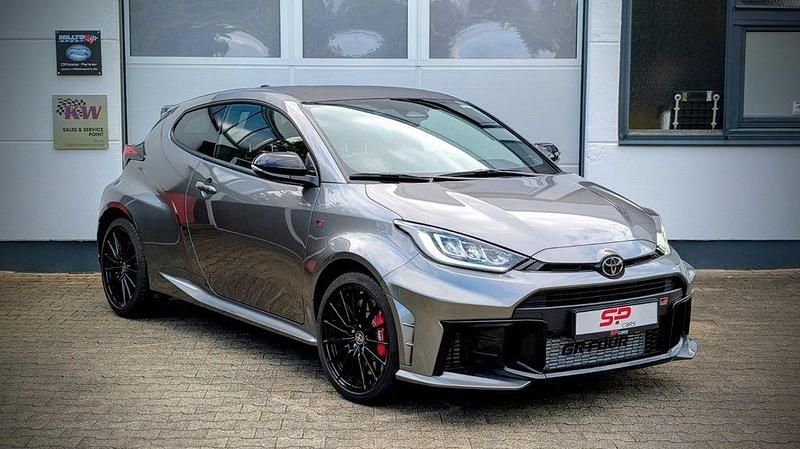Silber Gebraucht 2024 Toyota Yaris Kleinwagen | 42.490 € (Superpreis) - Bild 1/4