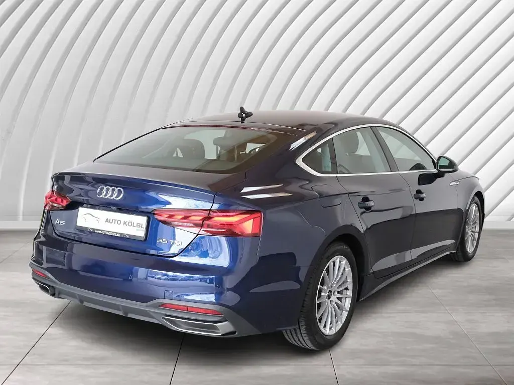 Gebraucht Audi A5 Sportback 163 PS (119 kW) 2023 Navarrablau metallic Kleinwagen