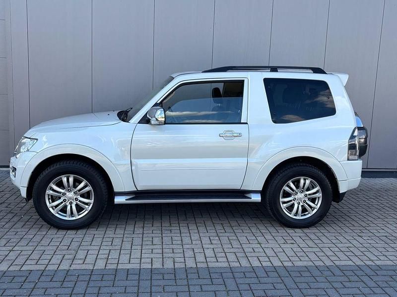 Weiß Gebraucht 2017 Mitsubishi Pajero Top SUV | 29.999 € (Guter Preis) - Bild 1/4