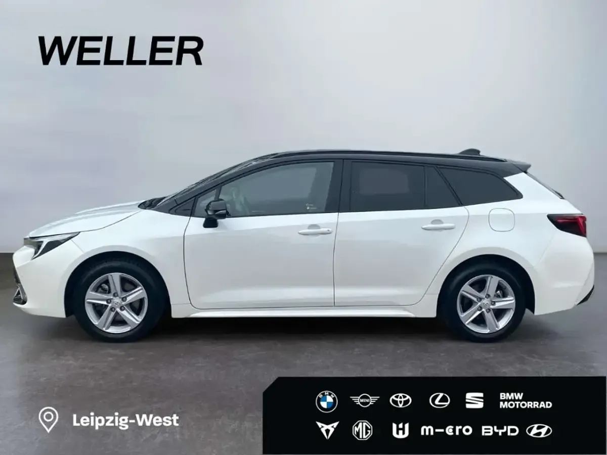 Gebraucht Toyota Corolla 196 PS (144 kW) 2025 Platinumweiß perleffekt / dach Kombi