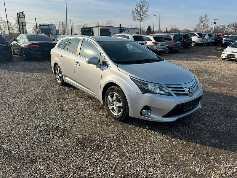 Silber Gebraucht 2013 Toyota Avensis Edition Kombi | 7.400 € (Guter Preis) - Bild 1/4