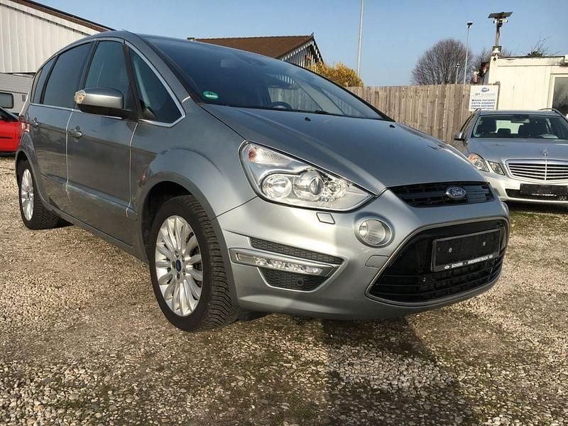 Gebraucht Ford S-MAX Titanium 140 PS (102 kW) 2014 Silber Van / Kleinbus